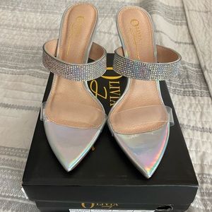Silver & Iridescent pump ✨